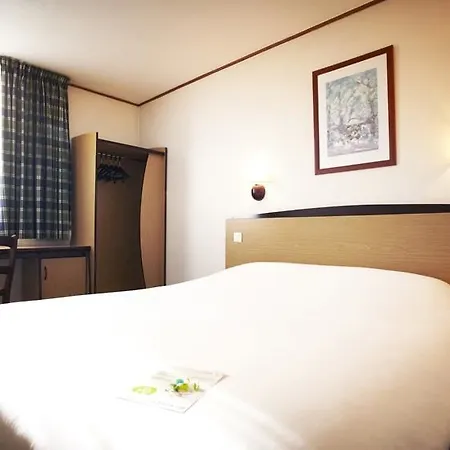 Campanile Paris Nord - Denis Centre - Grand Stade Hotel 2*
